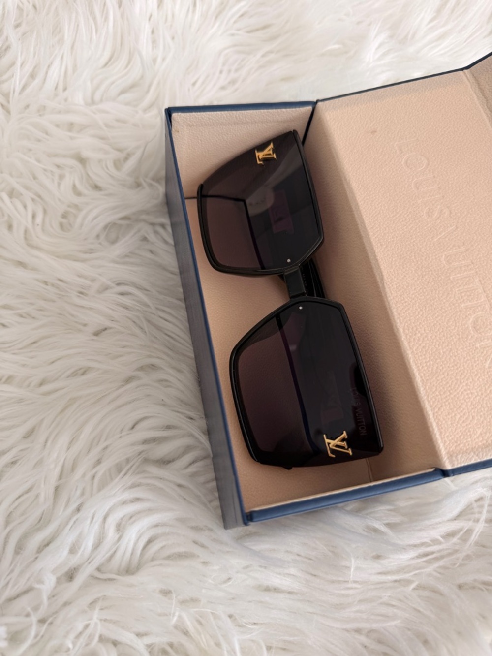 Sunglasses - Picture 3 of 6